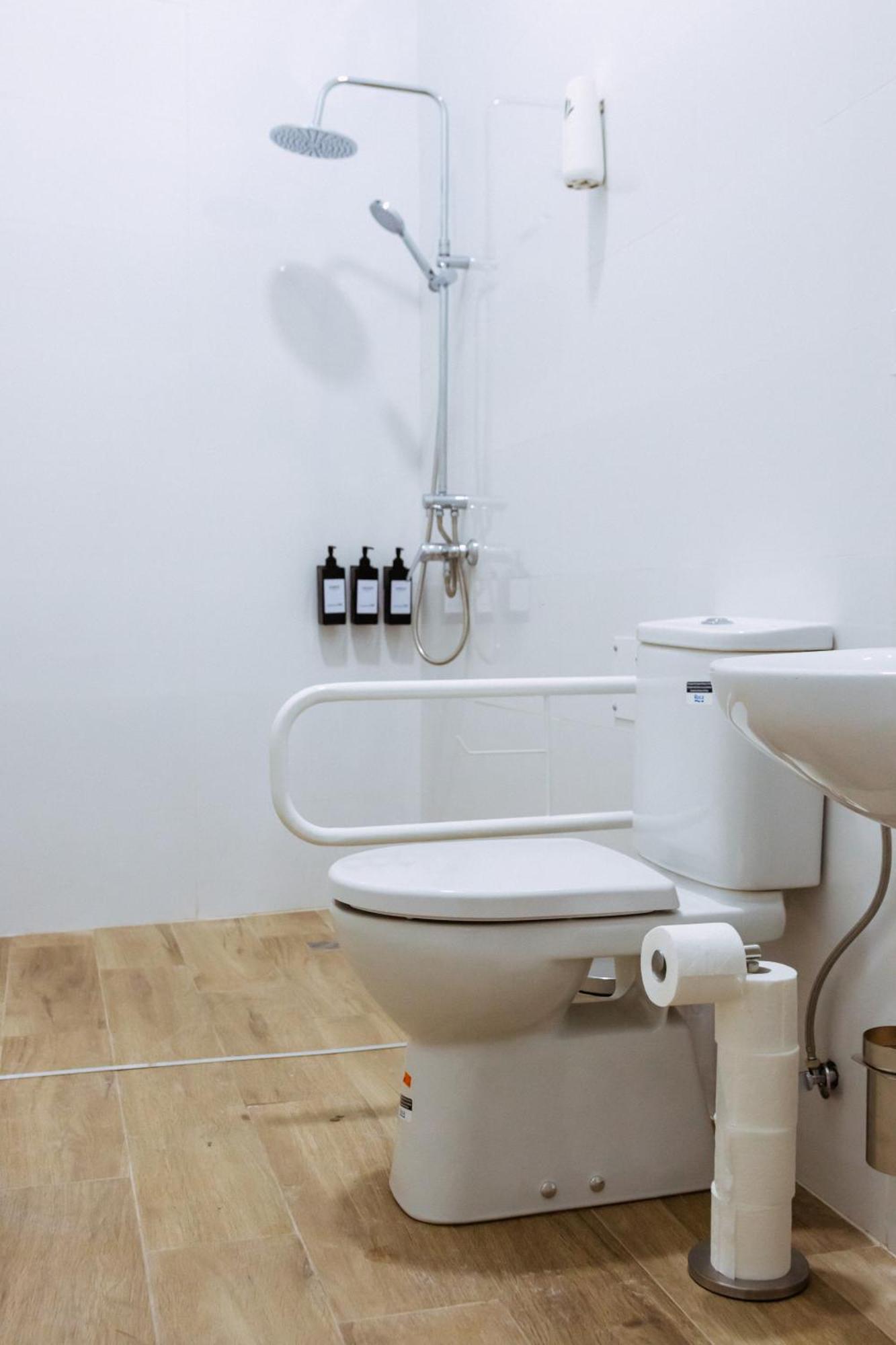 סביליה Triana Riverside Guesthouse מראה חיצוני תמונה
