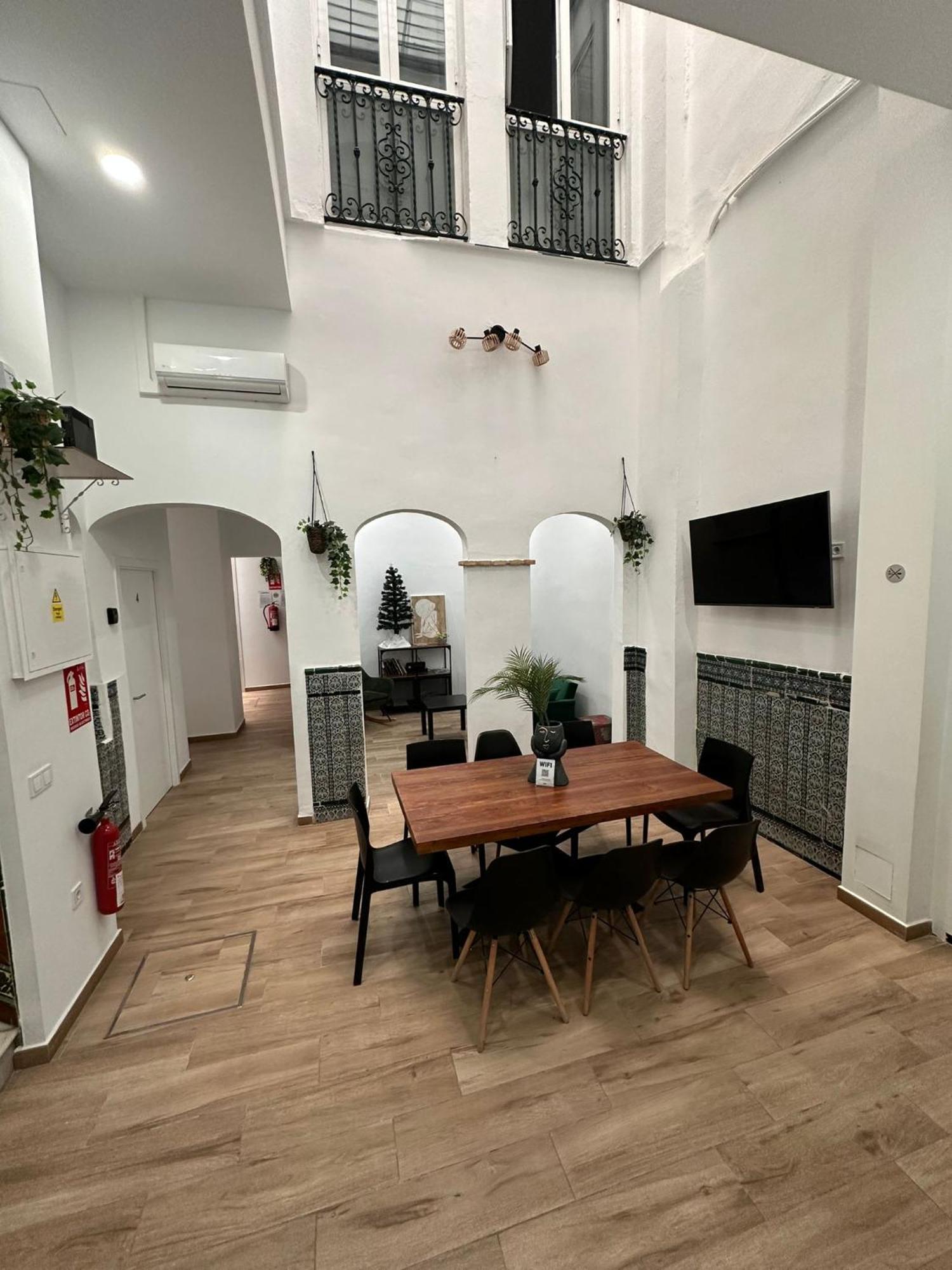 סביליה Triana Riverside Guesthouse מראה חיצוני תמונה